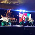 Si Bb. Ligaya Fernando-Amilbangsa kasama ang AlunAlun Dance Circle para sa Pag-aalay